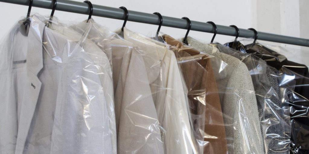 Plastik Poşetlerde veya Kapalı Alanlarda Kıyafet Saklamak