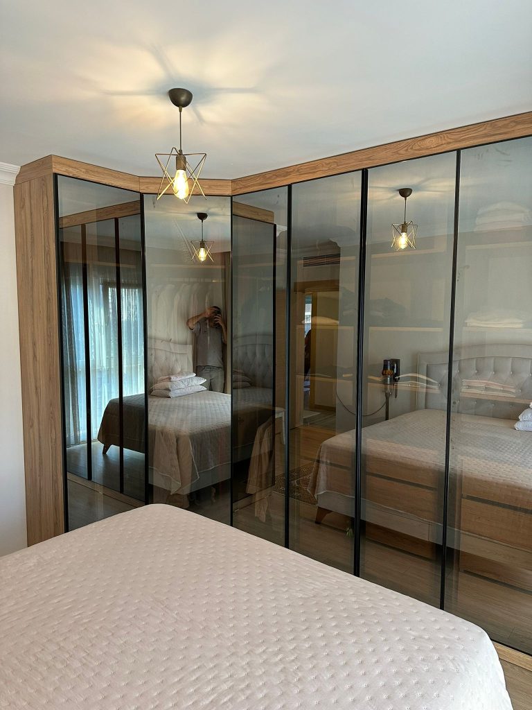 Reflekte Bronz Cam Kapaklı Gardırop